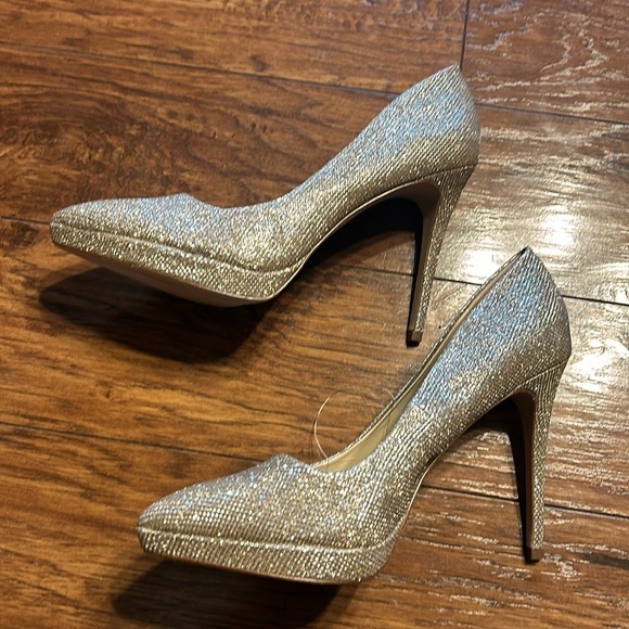 Jessica Simpson avrindy metallic pointed toe pumps 9.5 NWT - Picture 6 of 8